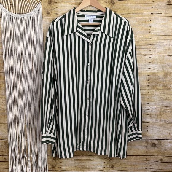 Vintage Tops - Vintage August Max Woman 100% Silk Blouse